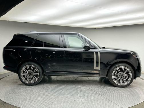 2026 Land Rover Range Rover P530 SE