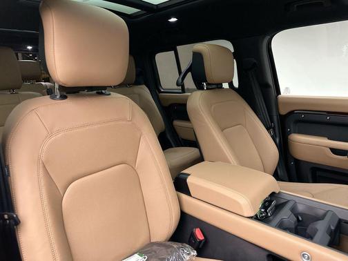 2026 Land Rover Defender X-Dynamic SE