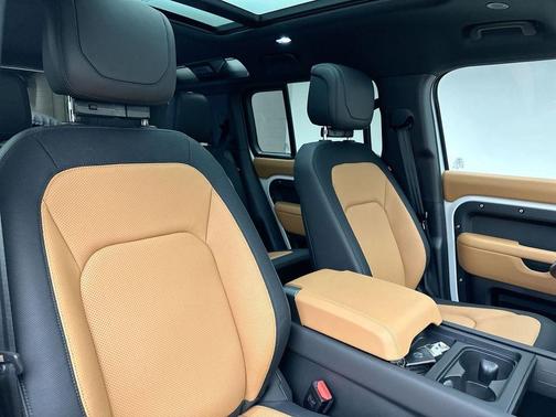 Fuji White 2024 Land Rover Defender P400 X-Dynamic SE