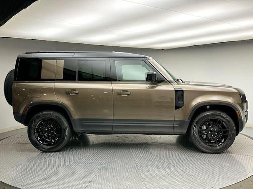 2026 Land Rover Defender 