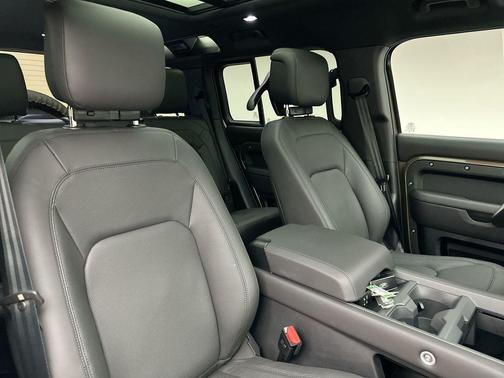 2026 Land Rover Defender 