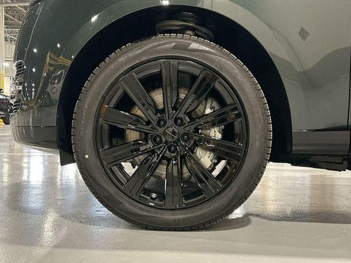 2026 Land Rover Range Rover P550e SE