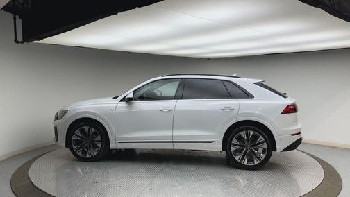 Glacier White Metallic 2026 Audi Q8 55 Premium