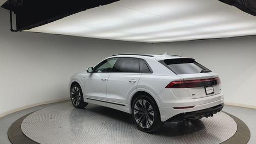 Glacier White Metallic 2026 Audi Q8 55 Premium