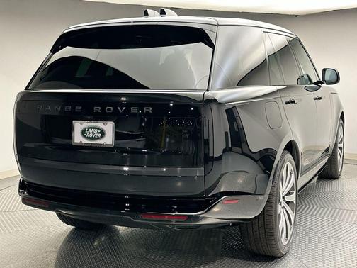 2025 Land Rover Range Rover P400 SE