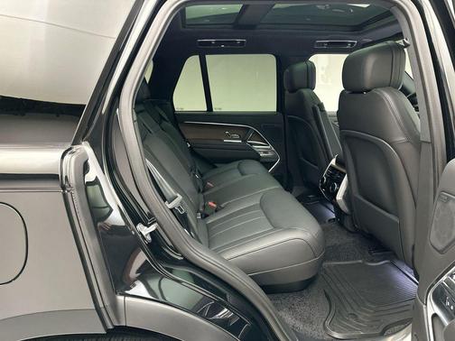 2025 Land Rover Range Rover P400 SE