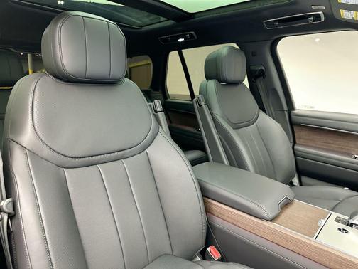 2025 Land Rover Range Rover P400 SE