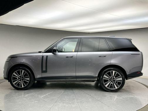 2025 Land Rover Range Rover P530 SE