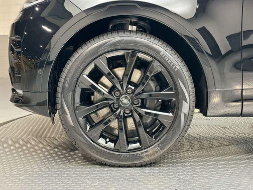 2026 Land Rover Discovery Tempest Edition