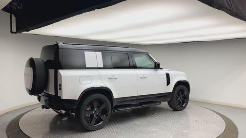 2026 Land Rover Defender P400 X-Dynamic SE