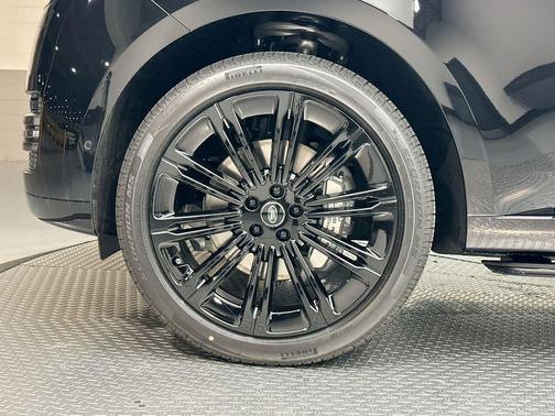 2025 Land Rover Range Rover P400 SE