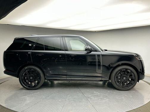 2025 Land Rover Range Rover P400 SE