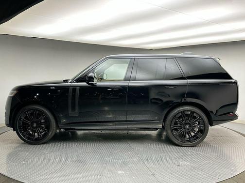 2025 Land Rover Range Rover P400 SE