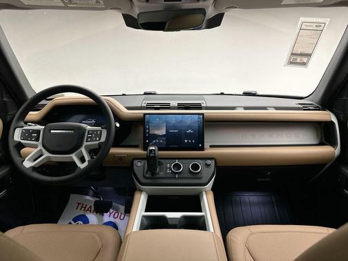 2025 Land Rover Defender X-Dynamic SE