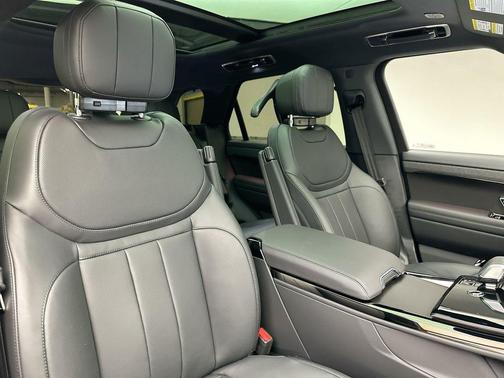 2025 Land Rover Range Rover Sport SE