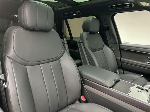2025 Land Rover Range Rover P400 SE 7 Seat