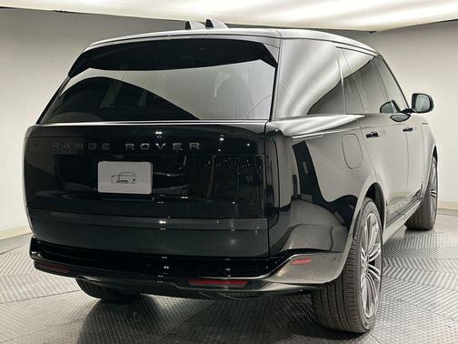 2025 Land Rover Range Rover P400 SE 7 Seat