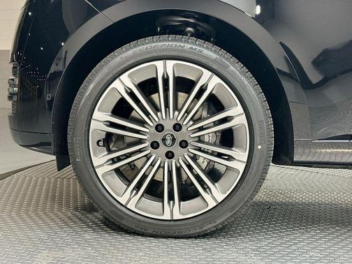 2025 Land Rover Range Rover P400 SE 7 Seat