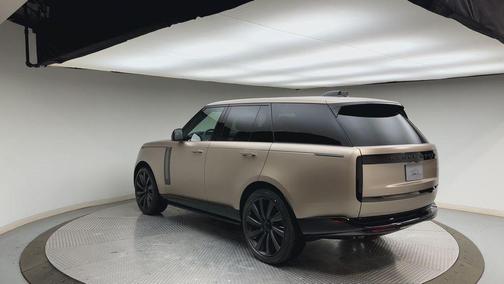 2026 Land Rover Range Rover P615 SV