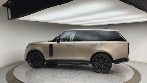 2026 Land Rover Range Rover P615 SV
