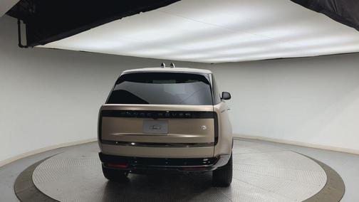 2026 Land Rover Range Rover P615 SV