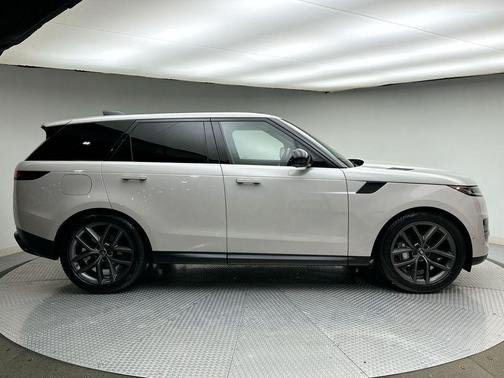 2024 Land Rover Range Rover Sport SE