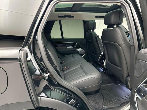 2025 Land Rover Range Rover P530 SE