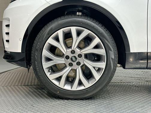 2026 Land Rover Discovery Tempest Edition