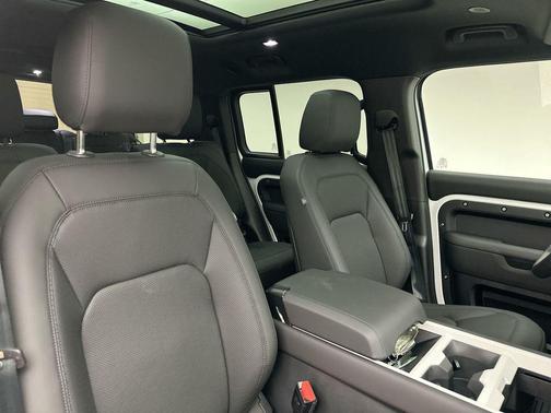 2026 Land Rover Defender P300 S