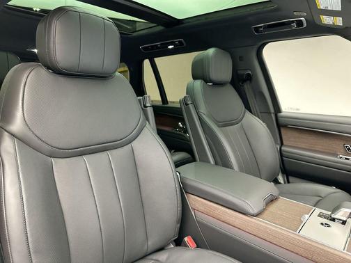 2025 Land Rover Range Rover P530 SE 7 Seat