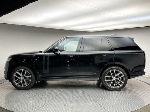 2025 Land Rover Range Rover P530 SE