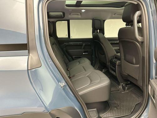 2025 Land Rover Defender 110 P300