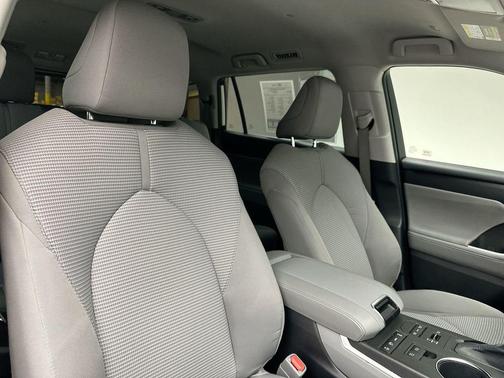 2020 Toyota Highlander LE