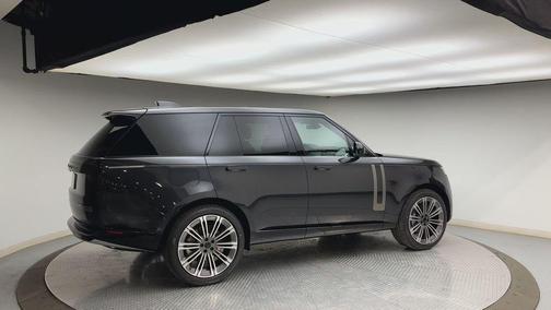 2026 Land Rover Range Rover P530 SE