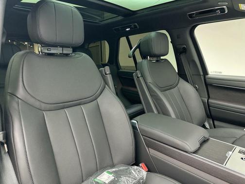 2025 Land Rover Range Rover P400 SE