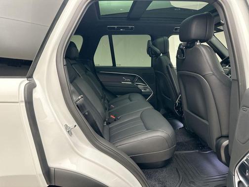 2025 Land Rover Range Rover P400 SE