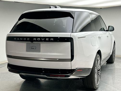 2025 Land Rover Range Rover P400 SE