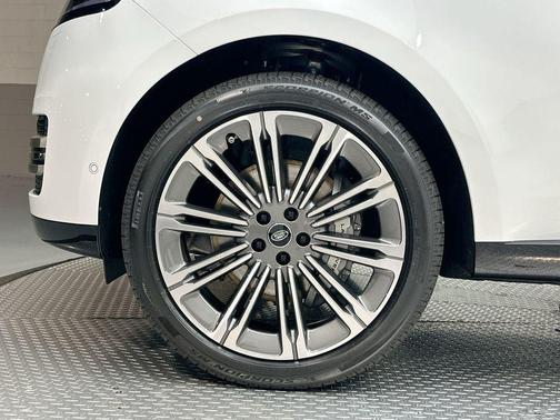 2025 Land Rover Range Rover P400 SE