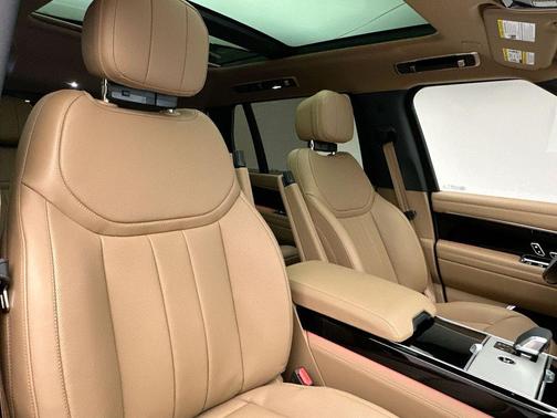 2025 Land Rover Range Rover P400 SE 7 Seat