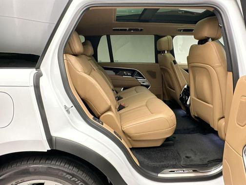 2025 Land Rover Range Rover P400 SE 7 Seat