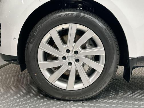 2025 Land Rover Range Rover P400 SE 7 Seat