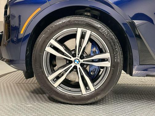 2025 BMW X7 M60i