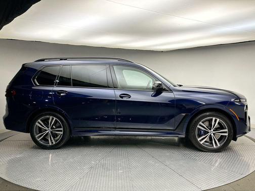 2025 BMW X7 M60i
