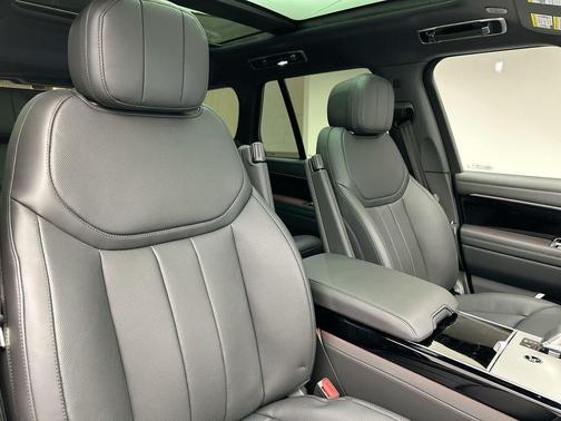 2025 Land Rover Range Rover P400 SE