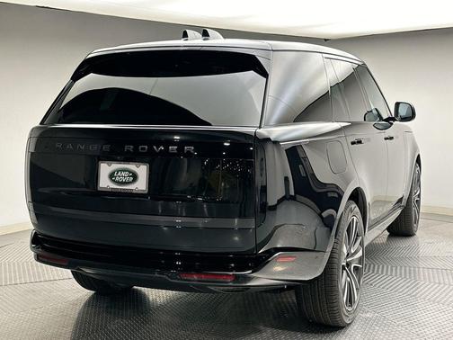 2025 Land Rover Range Rover P400 SE