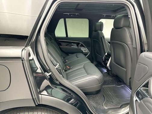 2025 Land Rover Range Rover P400 SE