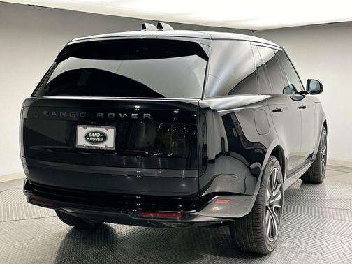 2025 Land Rover Range Rover P400 SE