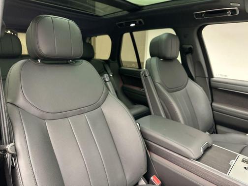 2025 Land Rover Range Rover P400 SE