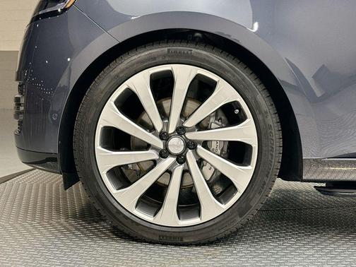 2025 Land Rover Range Rover P400 SE