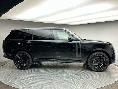 2025 Land Rover Range Rover P530 SE 7 Seat